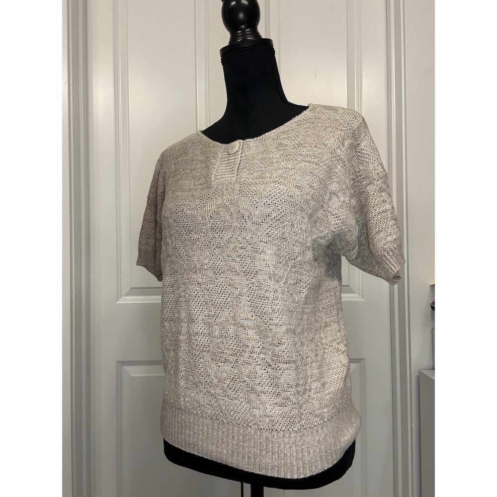 Cream and tan short sleeve basic button front and short‎ sleeves – Size S